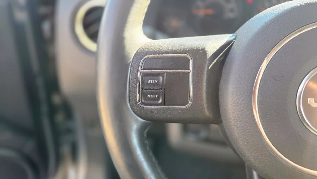 Used 2016 Silver Jeep Latitude image 18