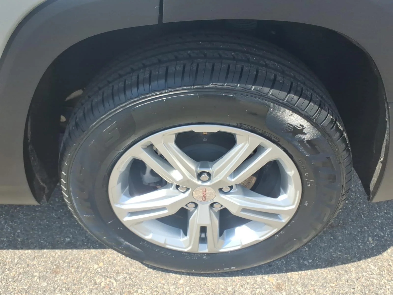 Used 2024 Sterling Metallic GMC SLE image 8