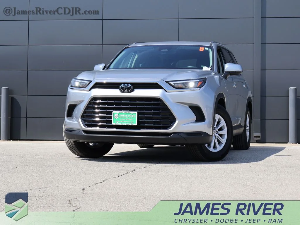 Used 2025 Silver Toyota XLE image 1