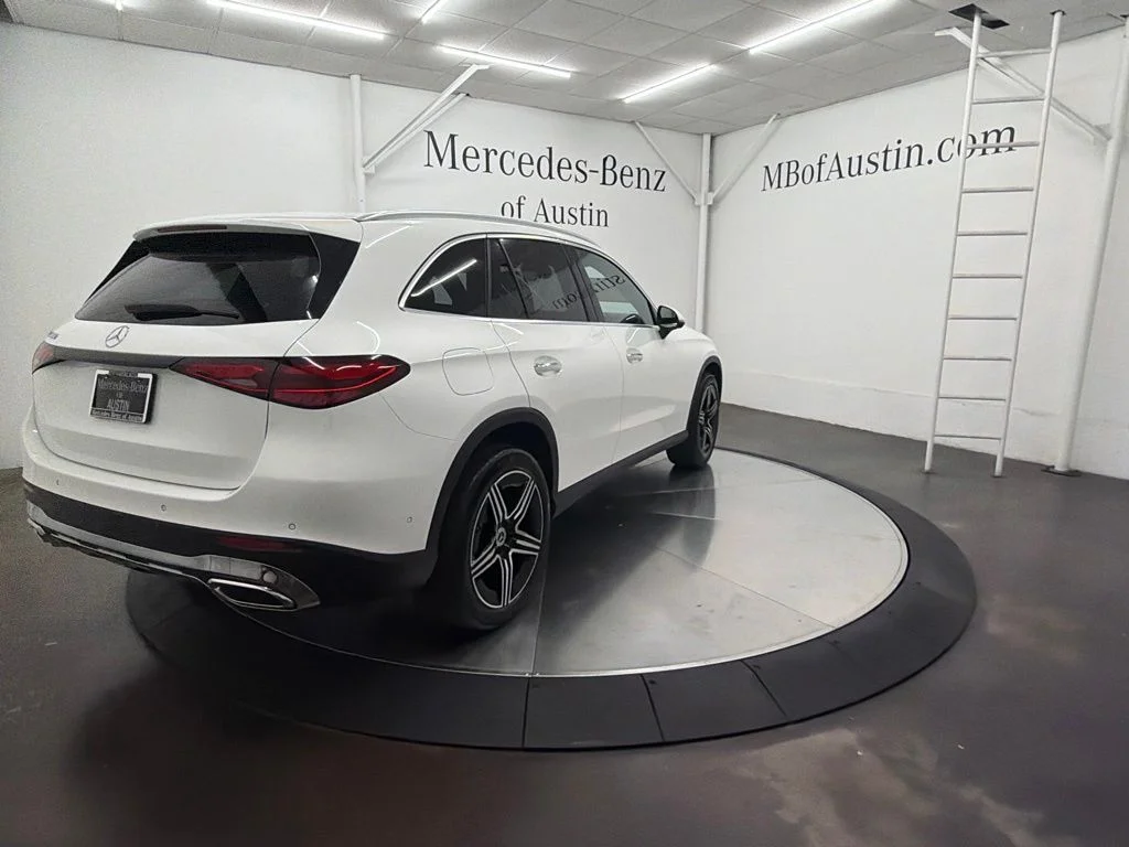 New 2027 White Mercedes-Benz GLC 300 image 7