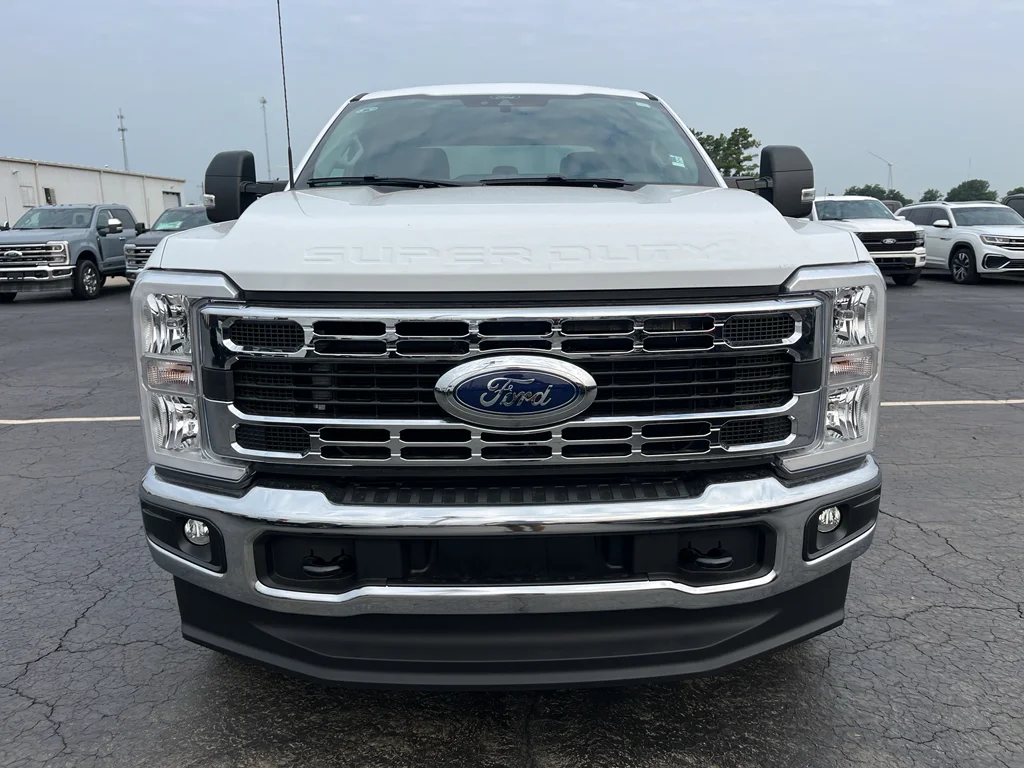 New 2026 Oxford White Ford F-250® XLT image 2