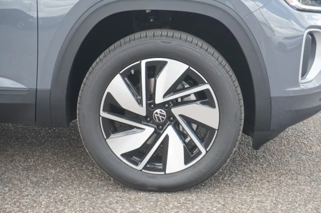 New 2026 Pure Gray Volkswagen 2.0T SE w/Technology image 5