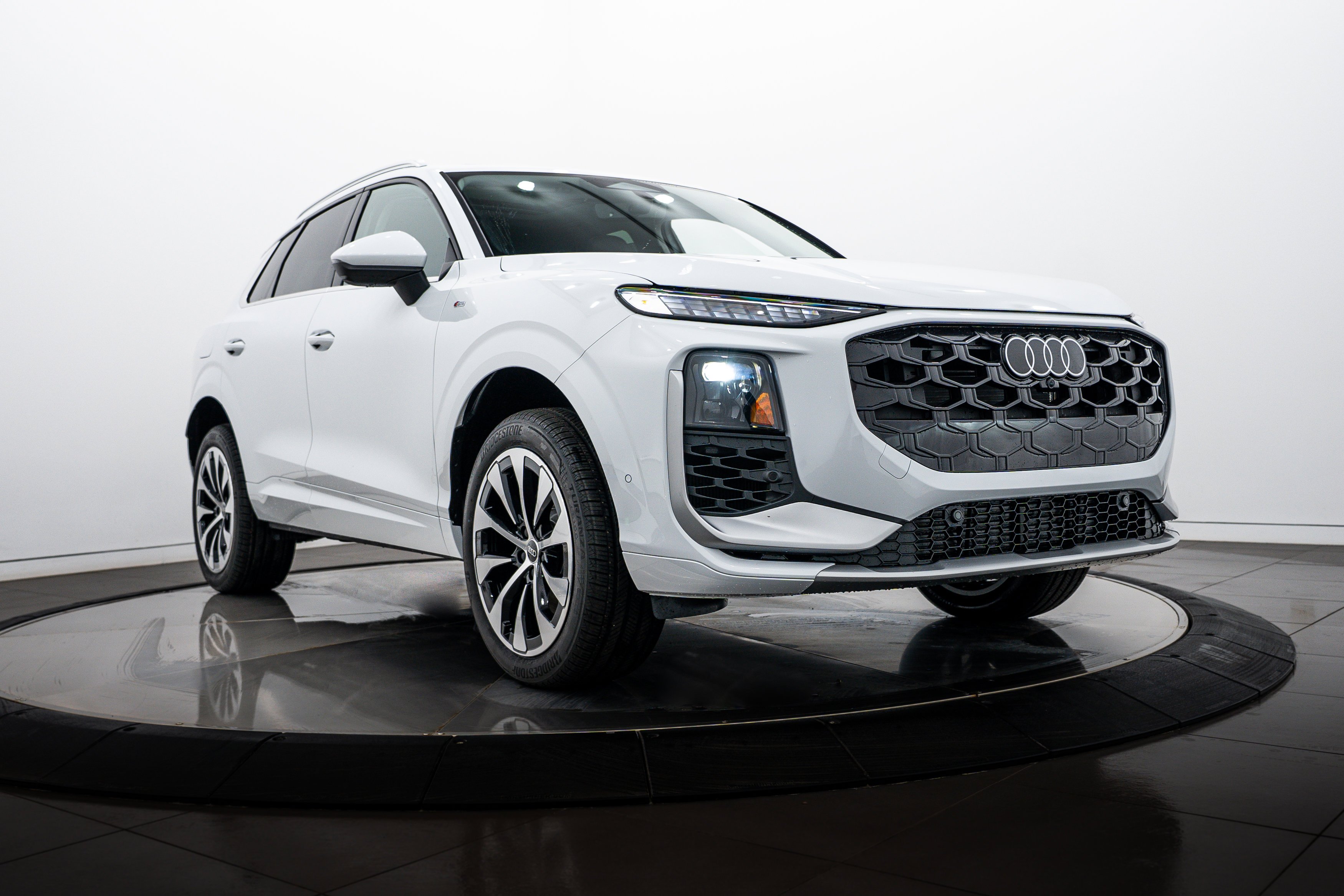 2026 Audi Q3 S line quattro's photo
