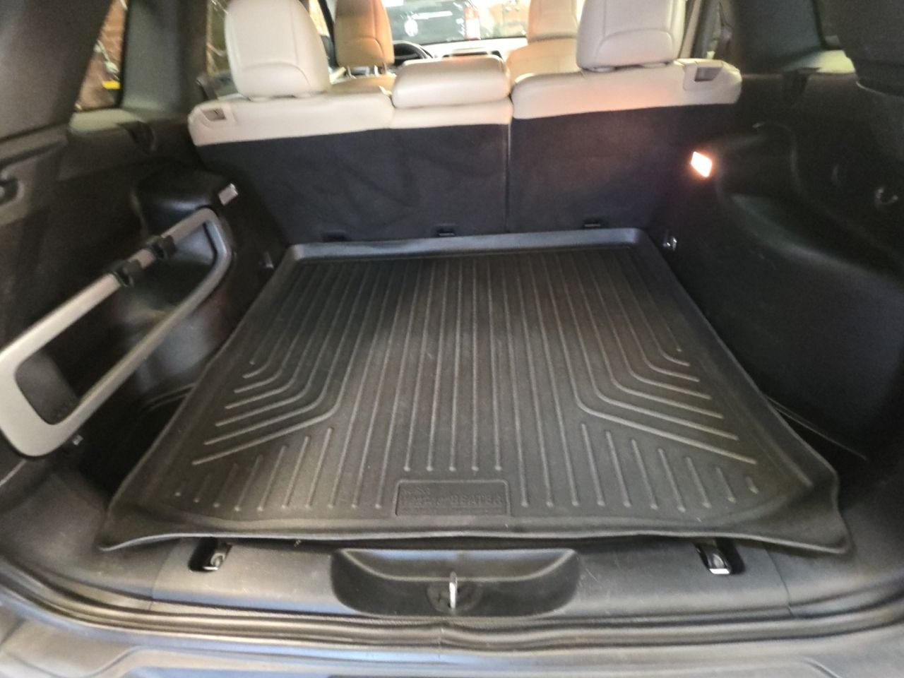 Used 2015 Silver Jeep Limited image 21