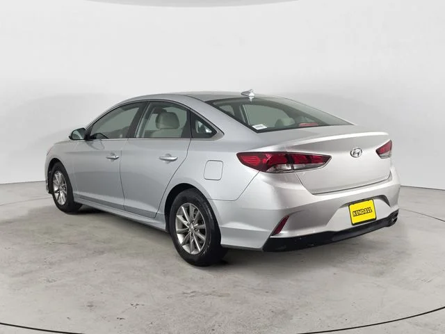 Used 2019 Silver Hyundai SE image 3