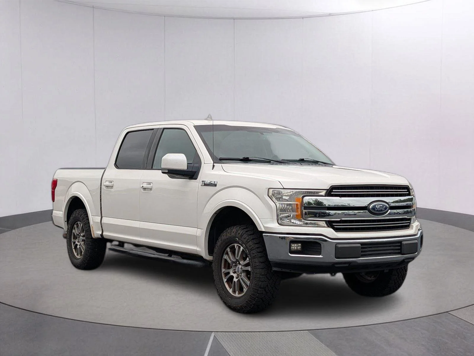 Used 2018 White Platinum Metallic Tri-Coat Ford LARIAT image 8