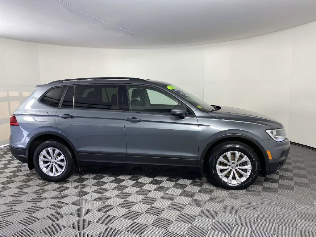 Used 2018 Platinum Gray Metallic Volkswagen 2.0T S image 10