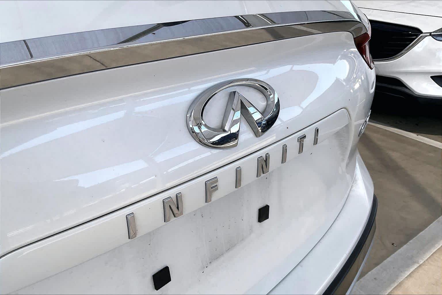 Used 2024 Radiant White INFINITI LUXE image 31