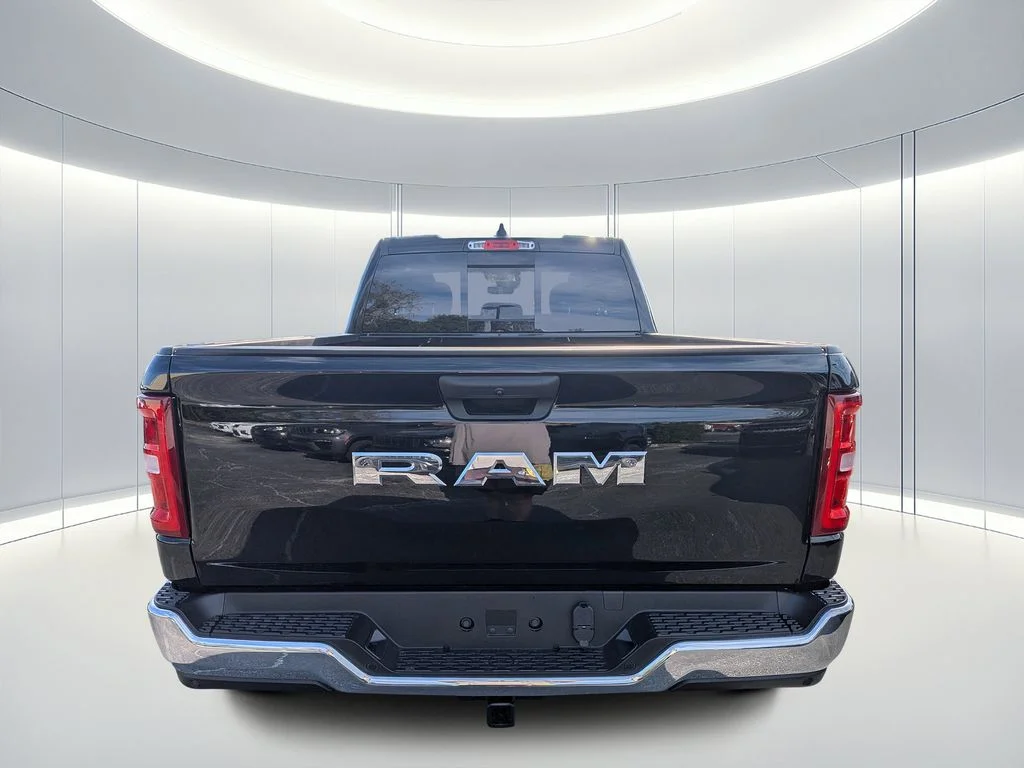 New 2026 Diamond Black Crystal Pearl-Coat Exterior Paint RAM Tradesman image 4