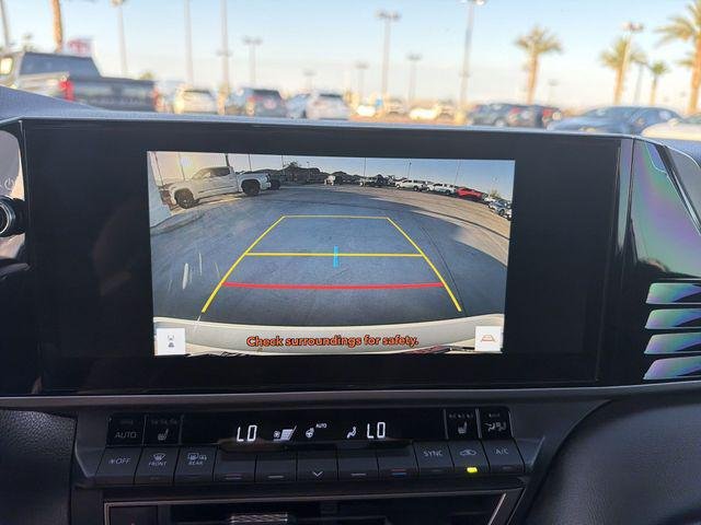 Certified Used 2025 WIND CHILL PEARL Toyota  image 21