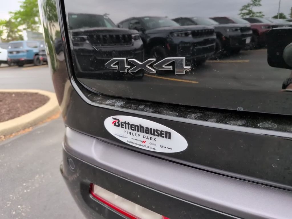 New 2026 High Gloss Black Jeep Limited Altitude image 8