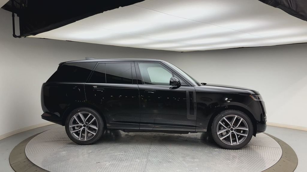 New 2026 Santorini Black Metallic Land Rover SE image 9