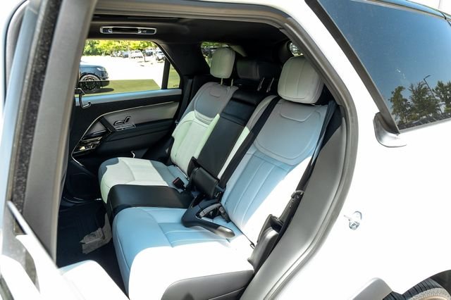 New 2026 Ostuni Pearl White Premium Metallic Land Rover Dynamic SE image 50