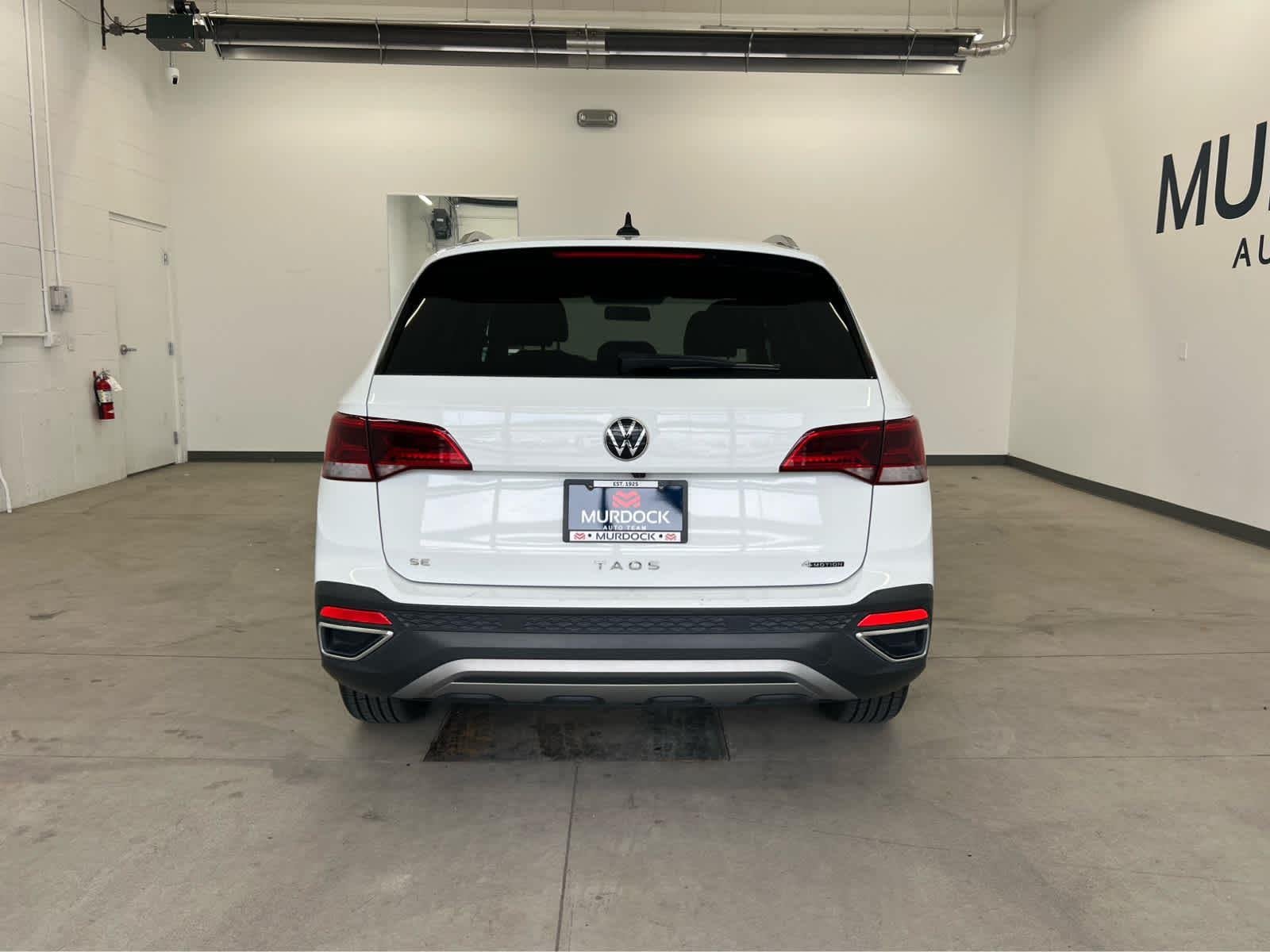 Used 2022 Pure White Volkswagen SE image 3