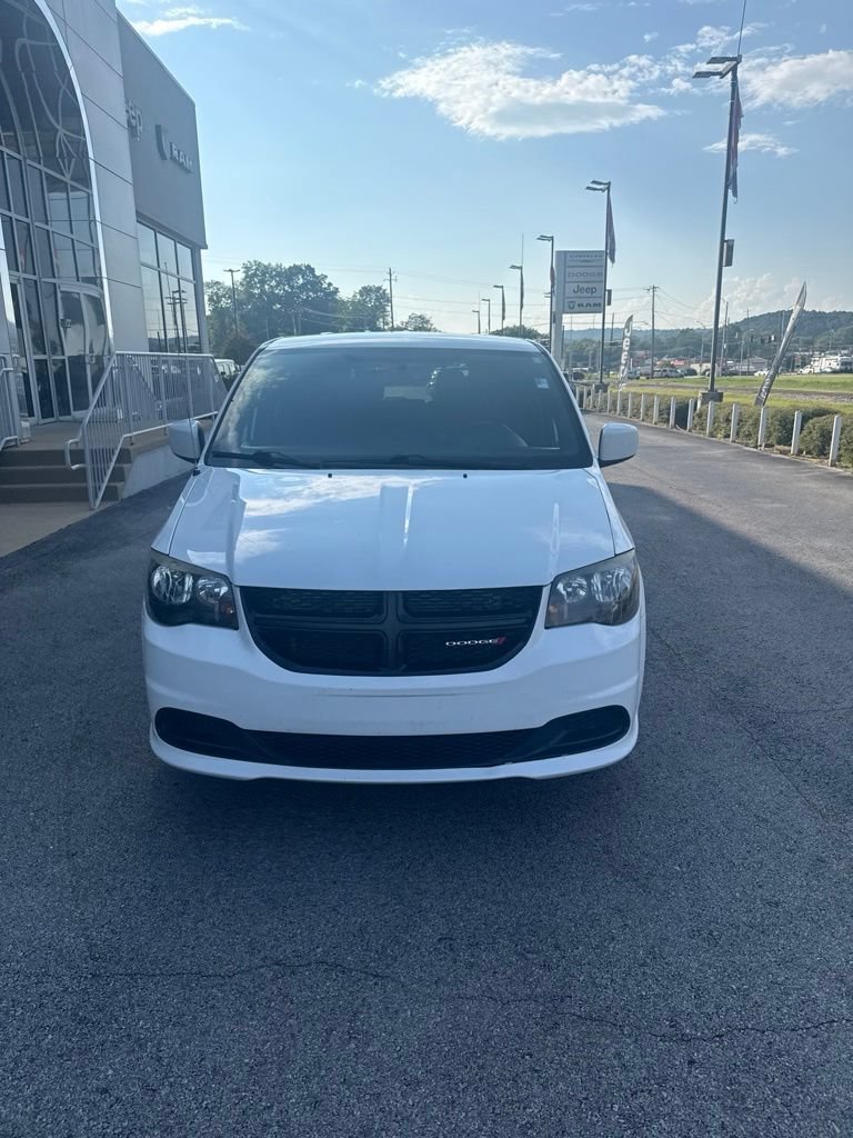 Used 2016 Bright White Clearcoat Dodge SE Plus image 2
