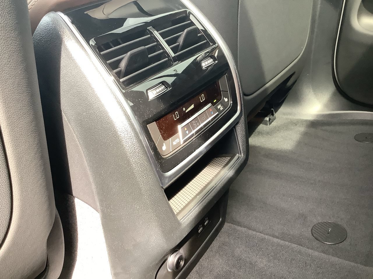 New 2026 Mineral White Metallic BMW sDrive40i image 30