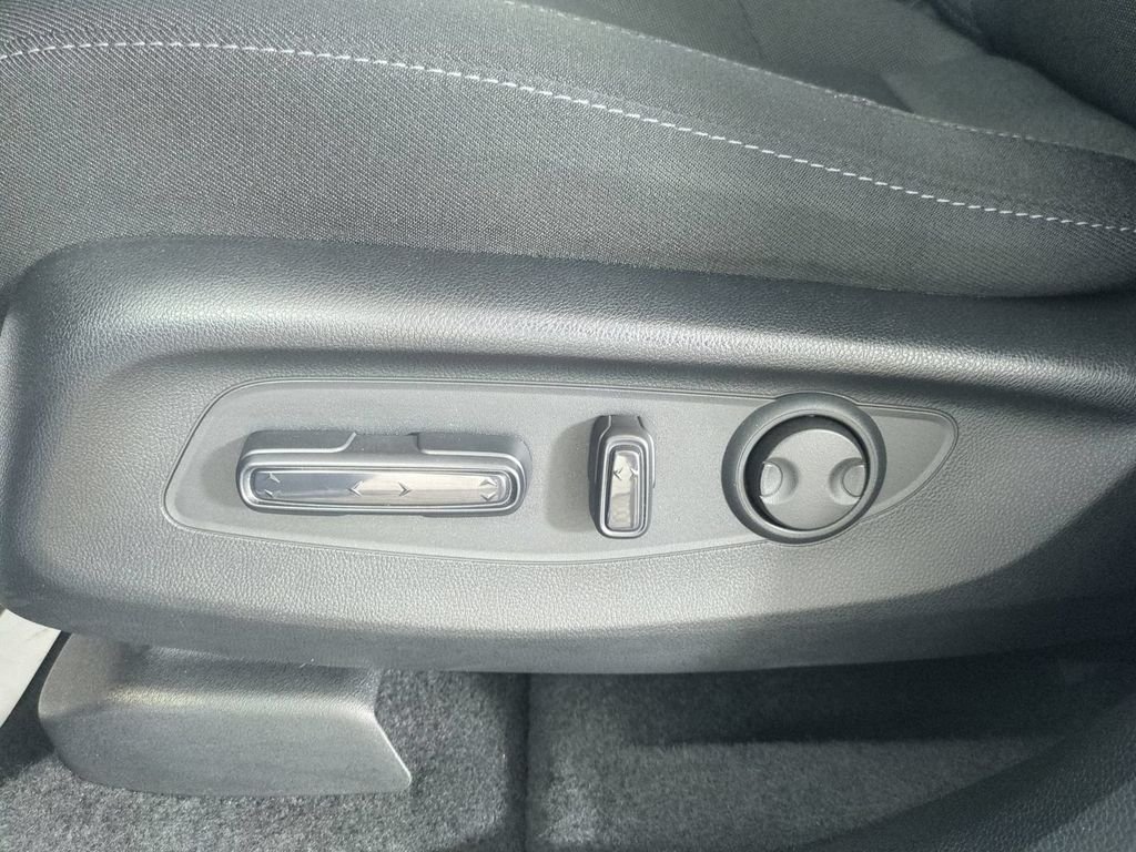 Used 2025  Honda EX image 22