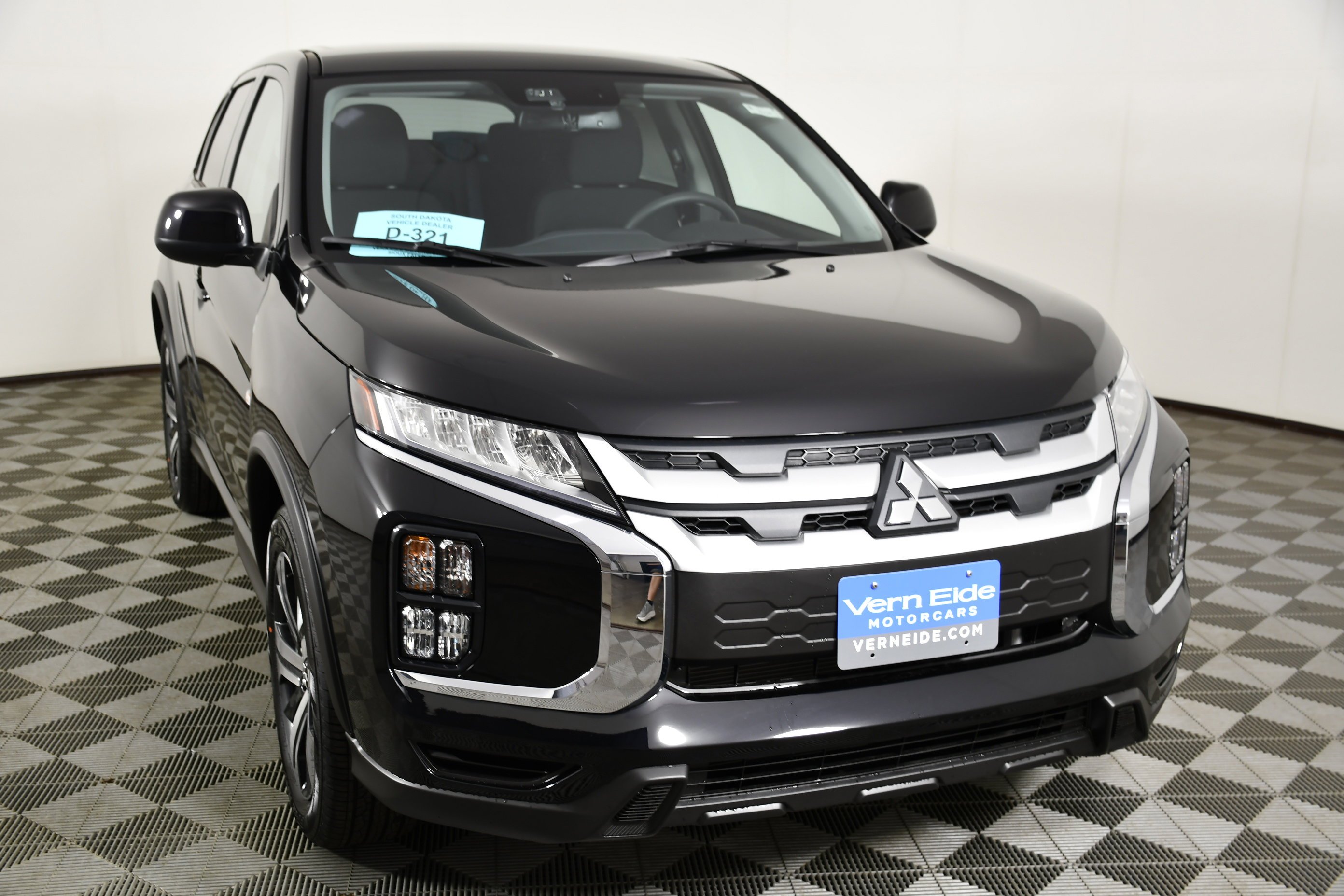 New 2026 Labrador Black Pearl Mitsubishi ES image 3