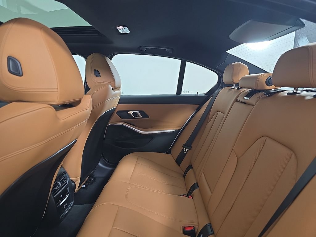 2025 BMW 3 Series 330i - Photo 7