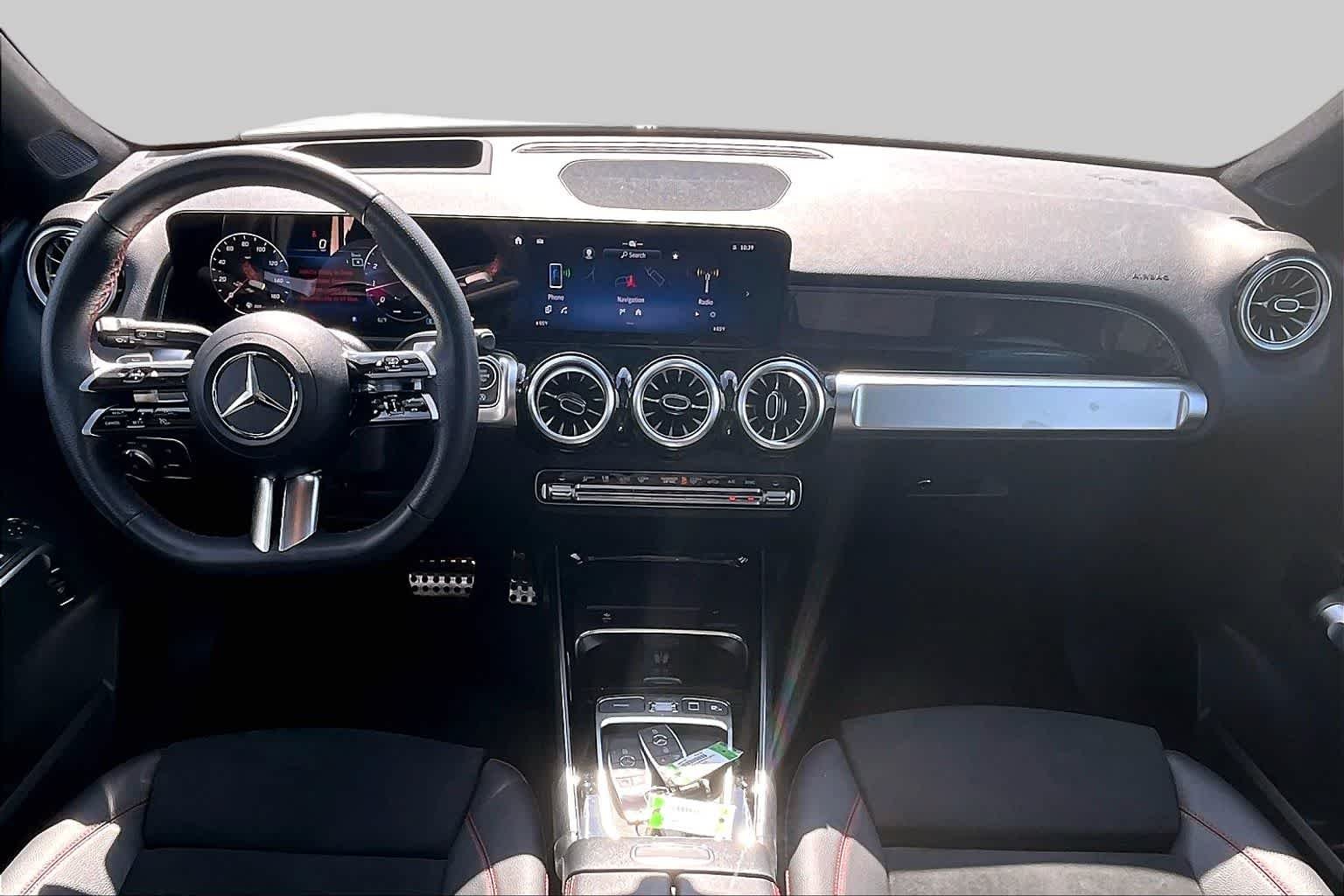 Used 2025 Polar White Mercedes-Benz GLB 250 image 15