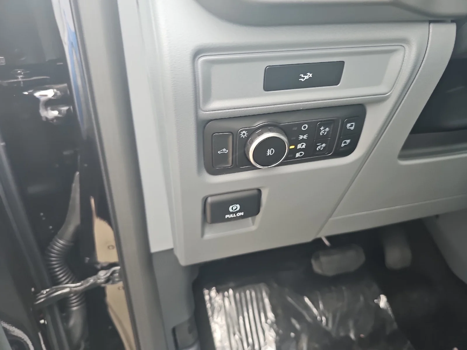 New 2026 Agate Black Metallic Ford XLT image 22