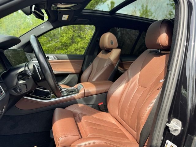 Used 2019 Black Sapphire Metallic BMW xDrive40i image 11