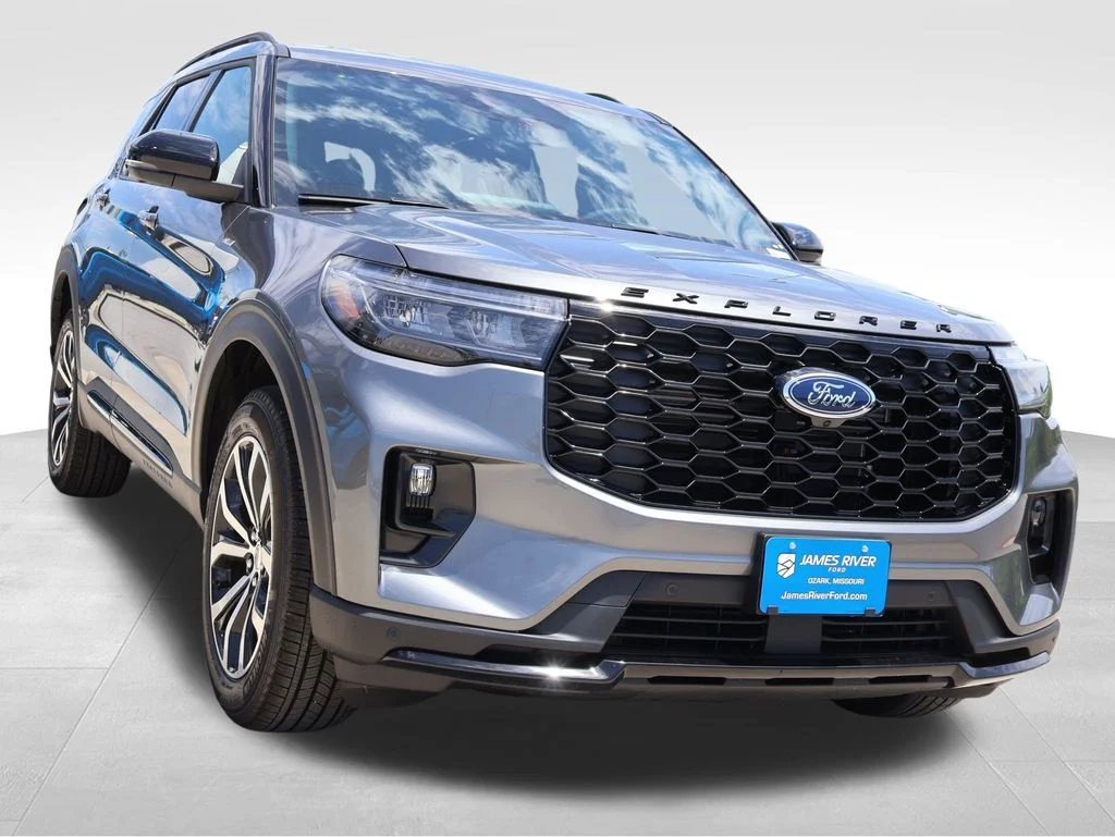 New 2026 Carbonized Gray Metallic Ford ST-Line image 6