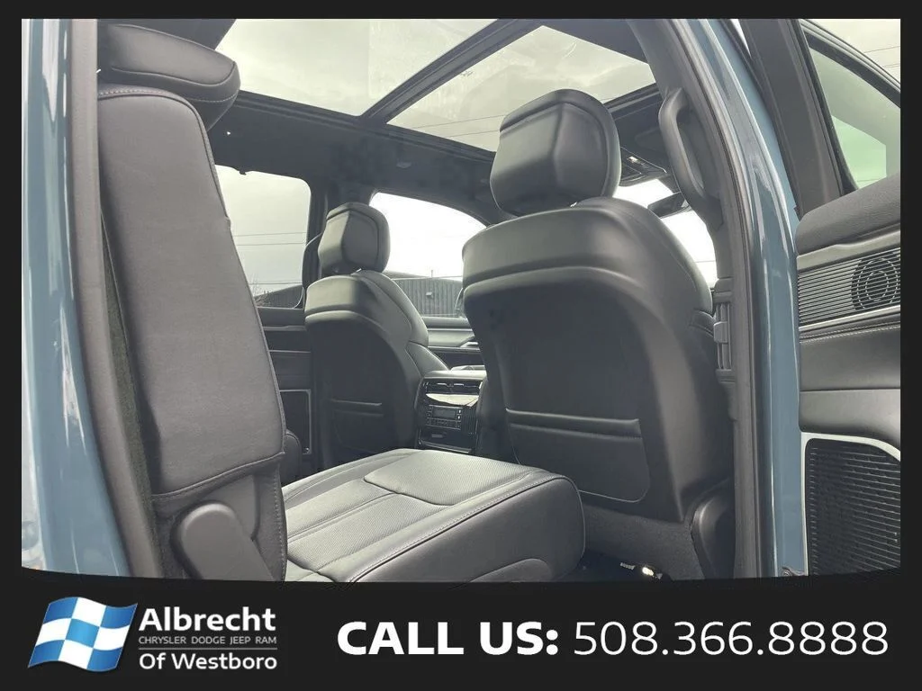 New 2026 Steel Blue Exterior Paint Jeep Limited Reserve image 14