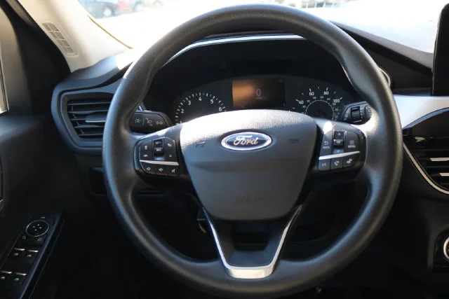 Used 2022 White Metallic Ford SE image 23