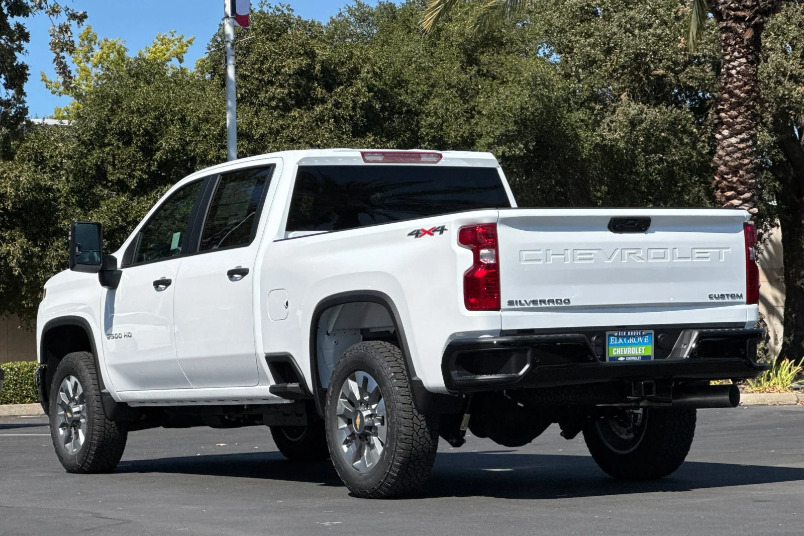 2026 Chevrolet Silverado 2500 HD Custom view 5