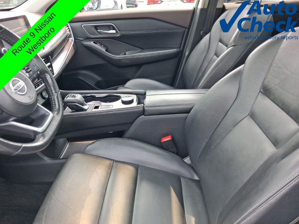 Used 2021 White Nissan SL image 13