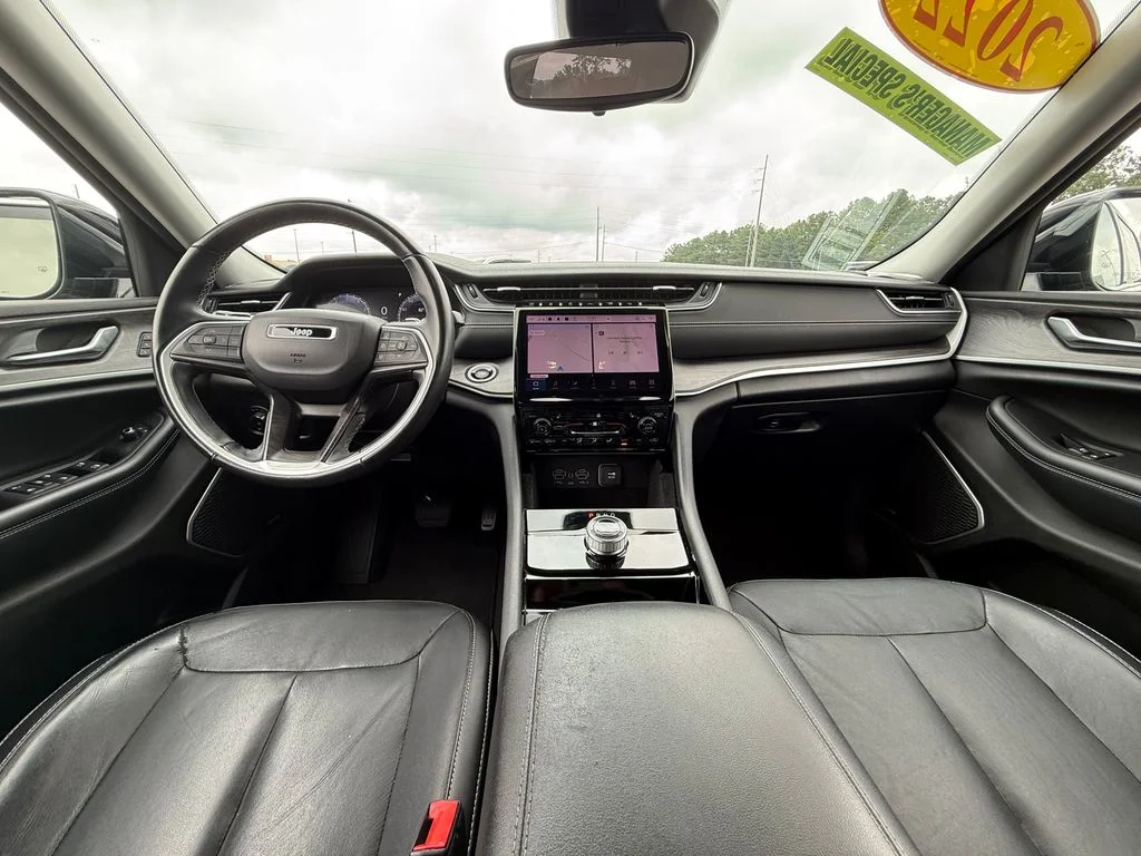 Used 2022 Gray Jeep Limited image 7