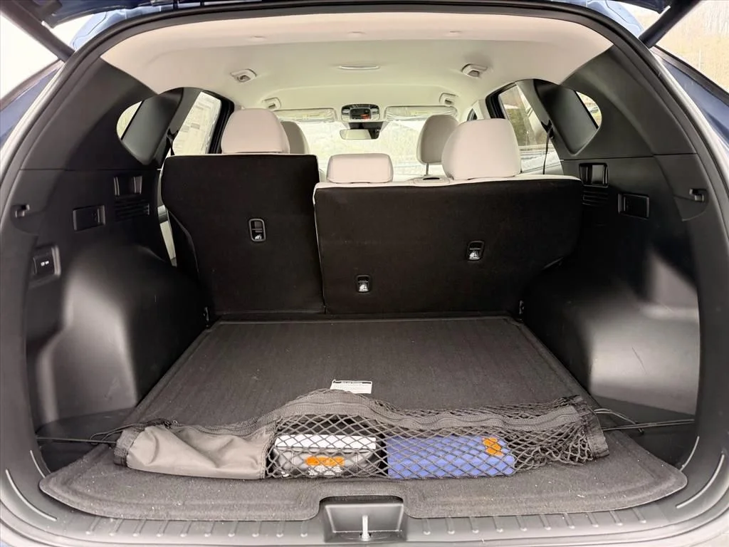 Used 2025 Blue Hyundai SEL image 31