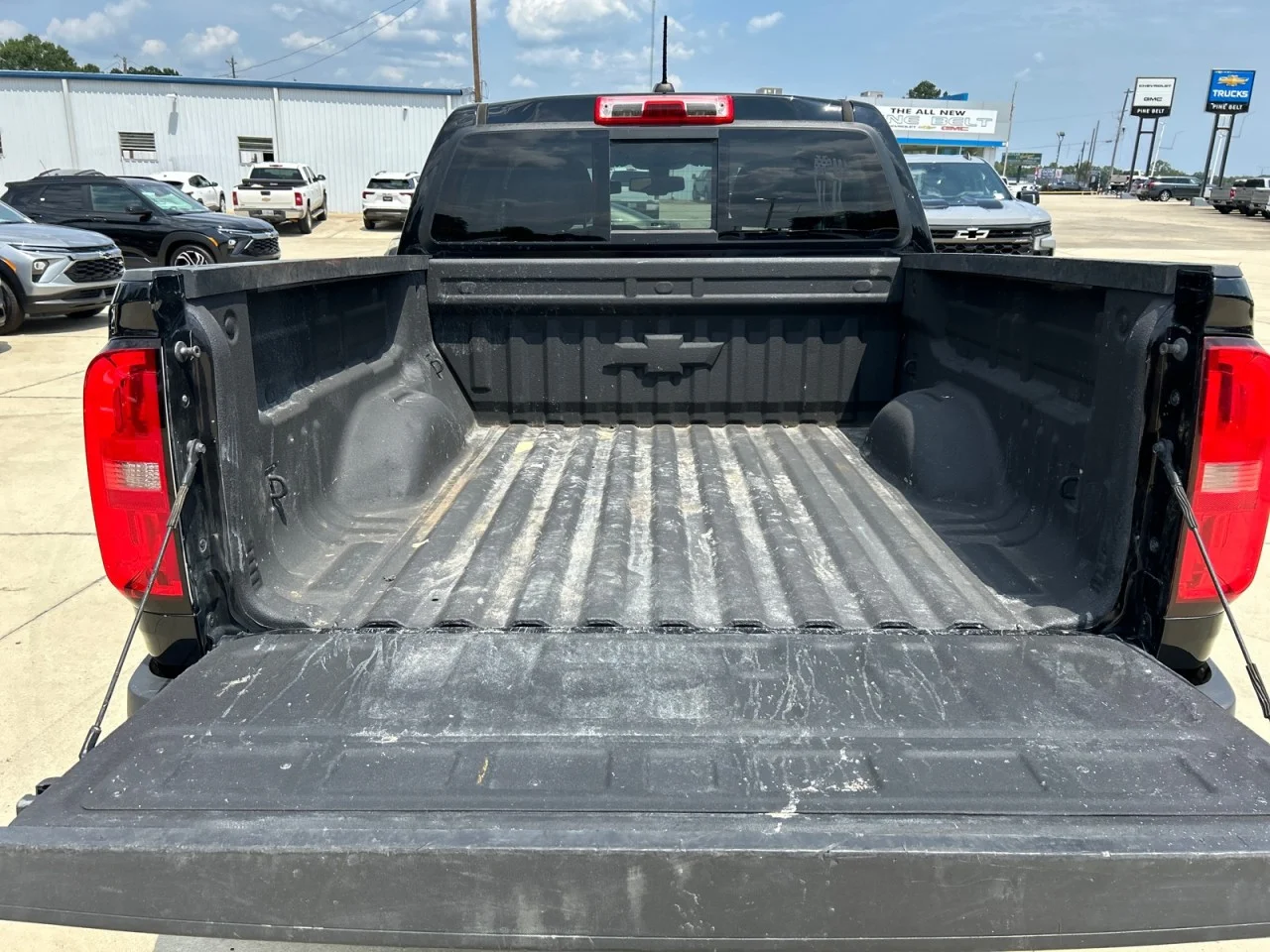 Used 2022 Black Chevrolet Z71 image 8