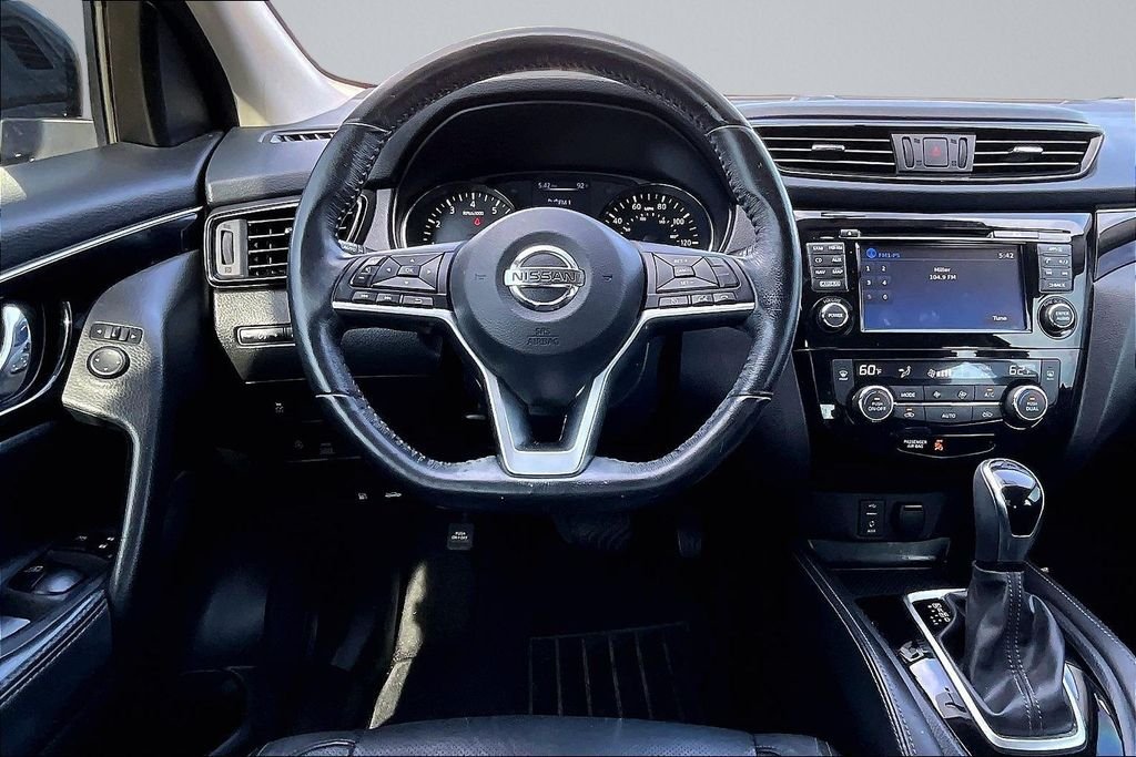 Used 2017 Gray Nissan SL image 5
