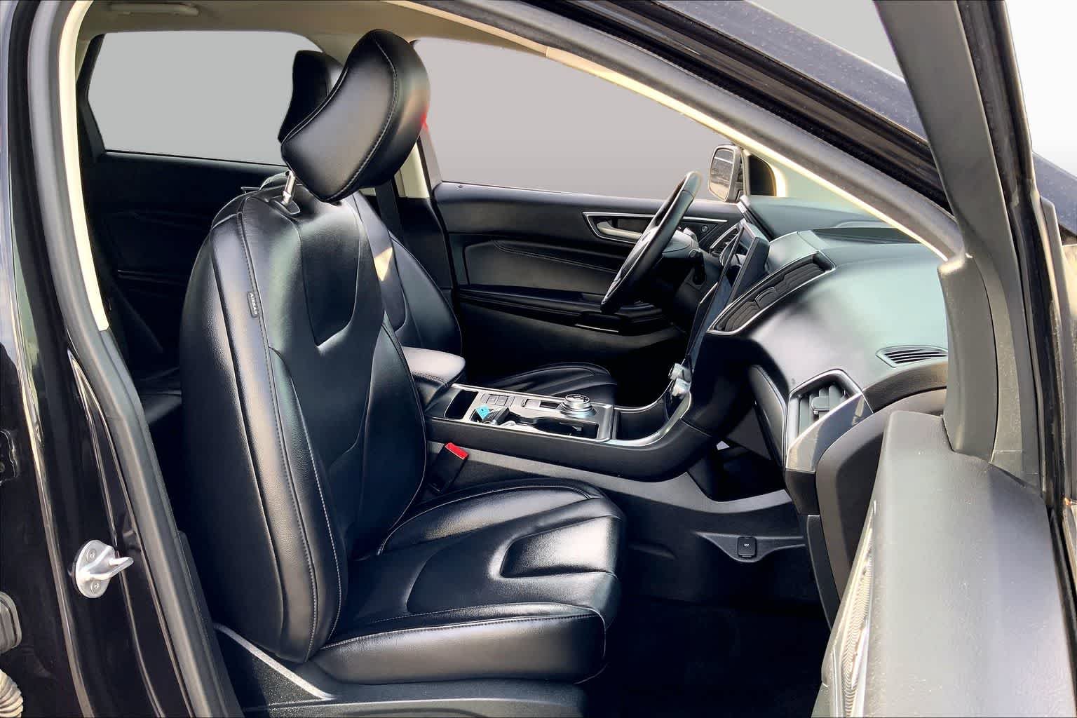 Used 2022 Agate Black Metallic Ford Titanium image 9