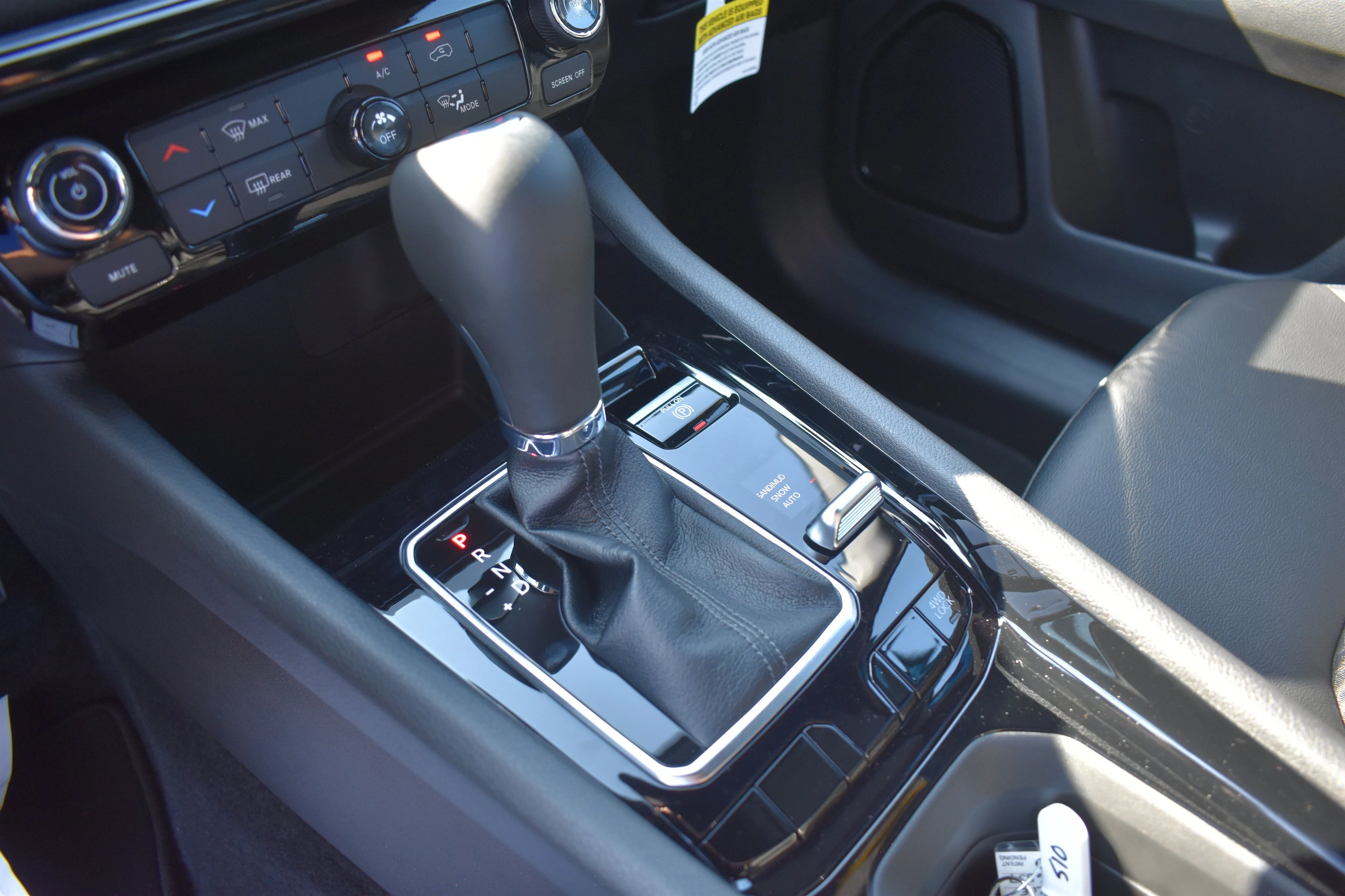 New 2026 Hydro Blue Pearlcoat Jeep Latitude Altitude image 24