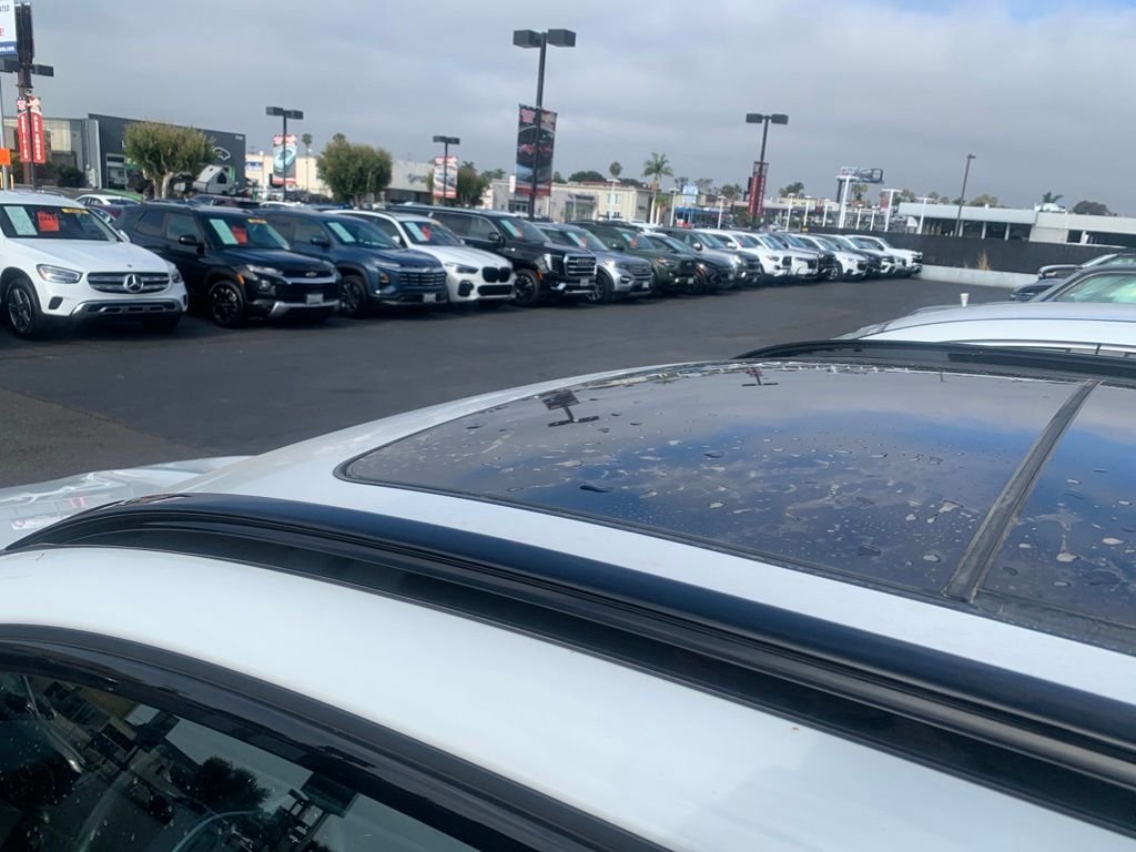 Used 2024 White BMW sDrive30i image 9