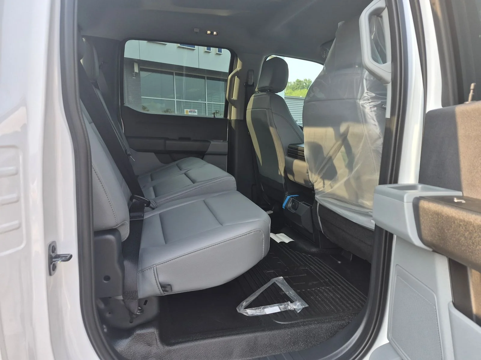 New 2026 Oxford White Ford XL SERVICE BODY image 7