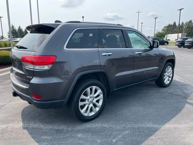 Used 2017 Crystal Metallic Jeep Limited image 8