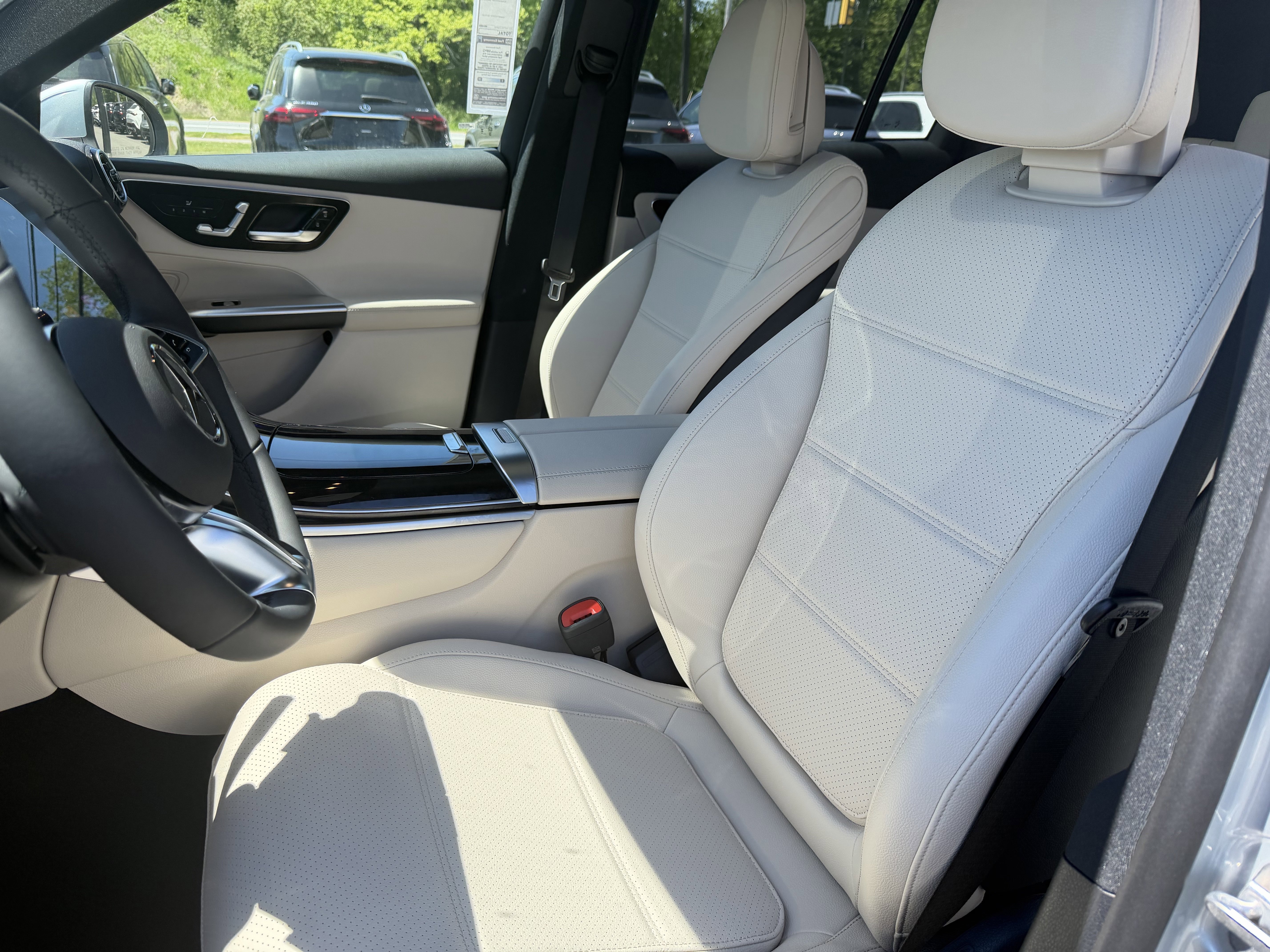 New 2026 Cirrus Silver Metallic Mercedes-Benz GLC 300 image 8