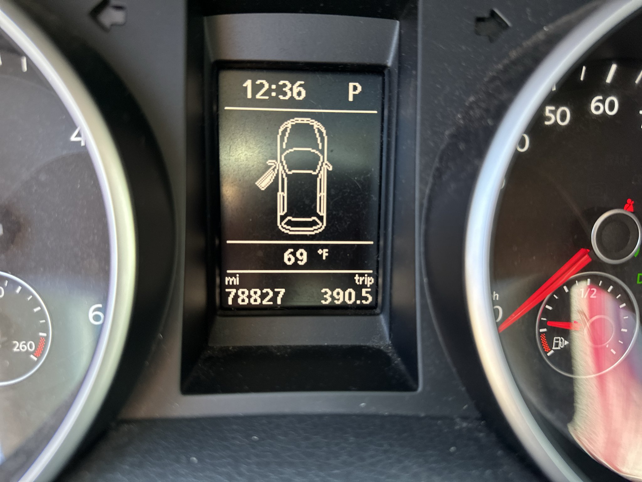 Used 2013 Reflex Silver Metallic Volkswagen TDI w/Sunroof & Nav image 5