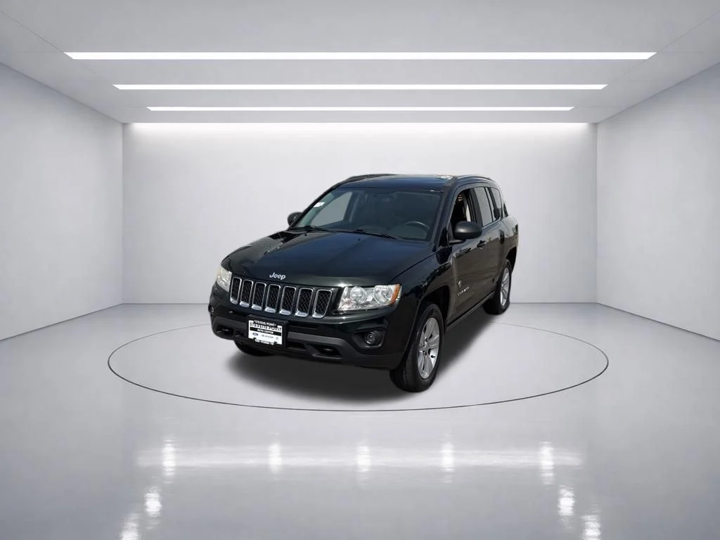 Used 2013 Black Forest Green Pearlcoat Jeep Latitude image 3