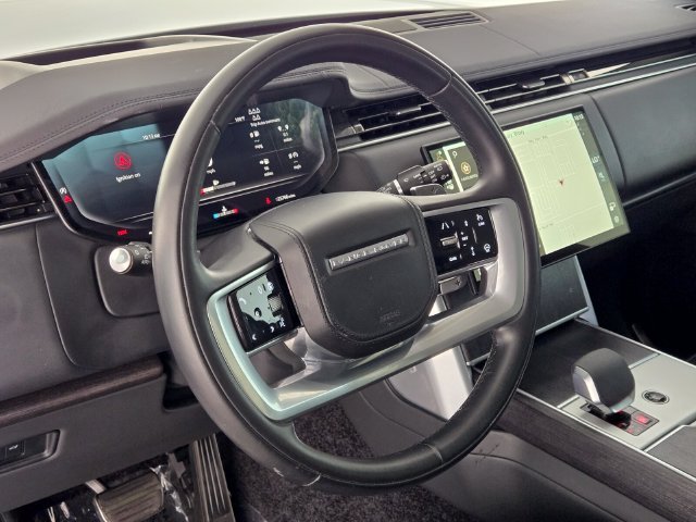 Used 2025 White Land Rover SE image 21