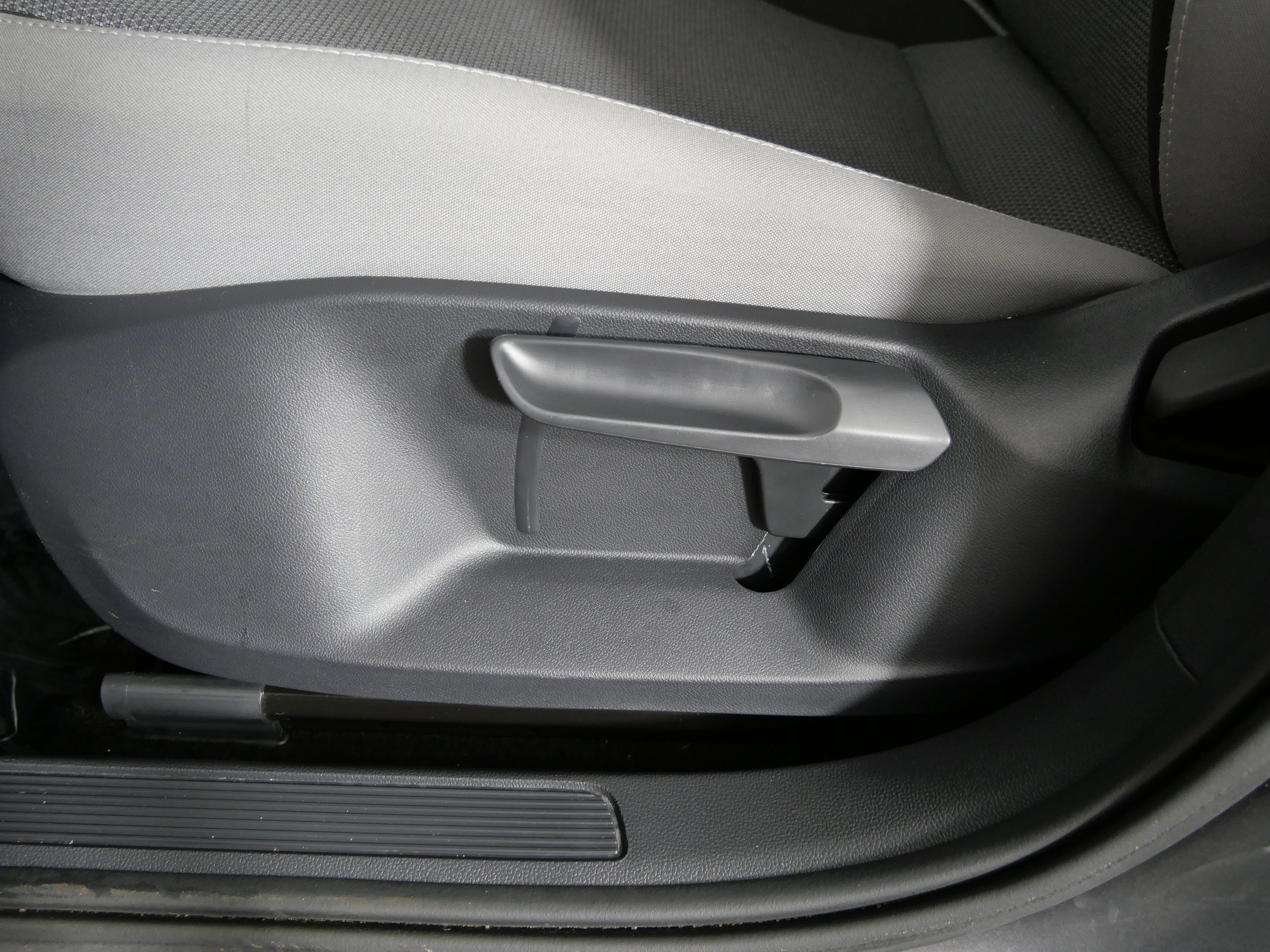 Used 2023 Silver Volkswagen S image 20