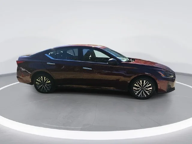 Used 2025 Red Nissan 2.5 SV image 2