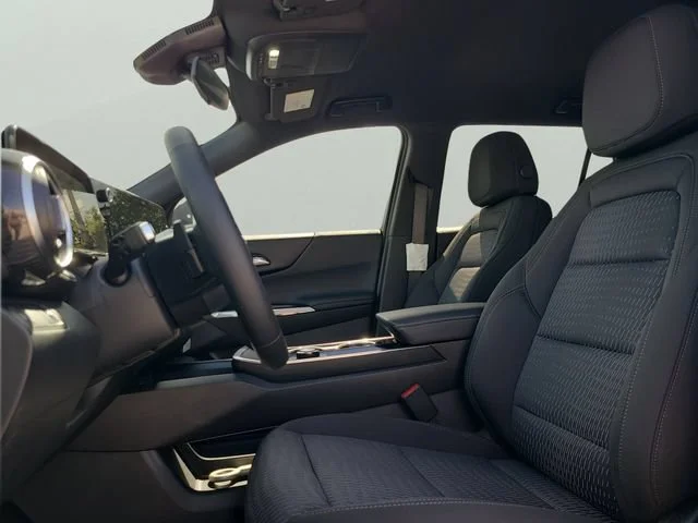 New 2027 Summit White Chevrolet LT image 22