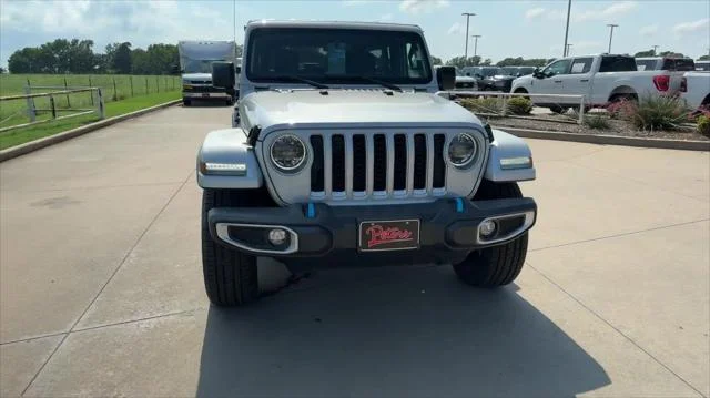 New 2023 Silver Zynith Clear-Coat Exterior Paint Jeep Sahara 4xe image 3