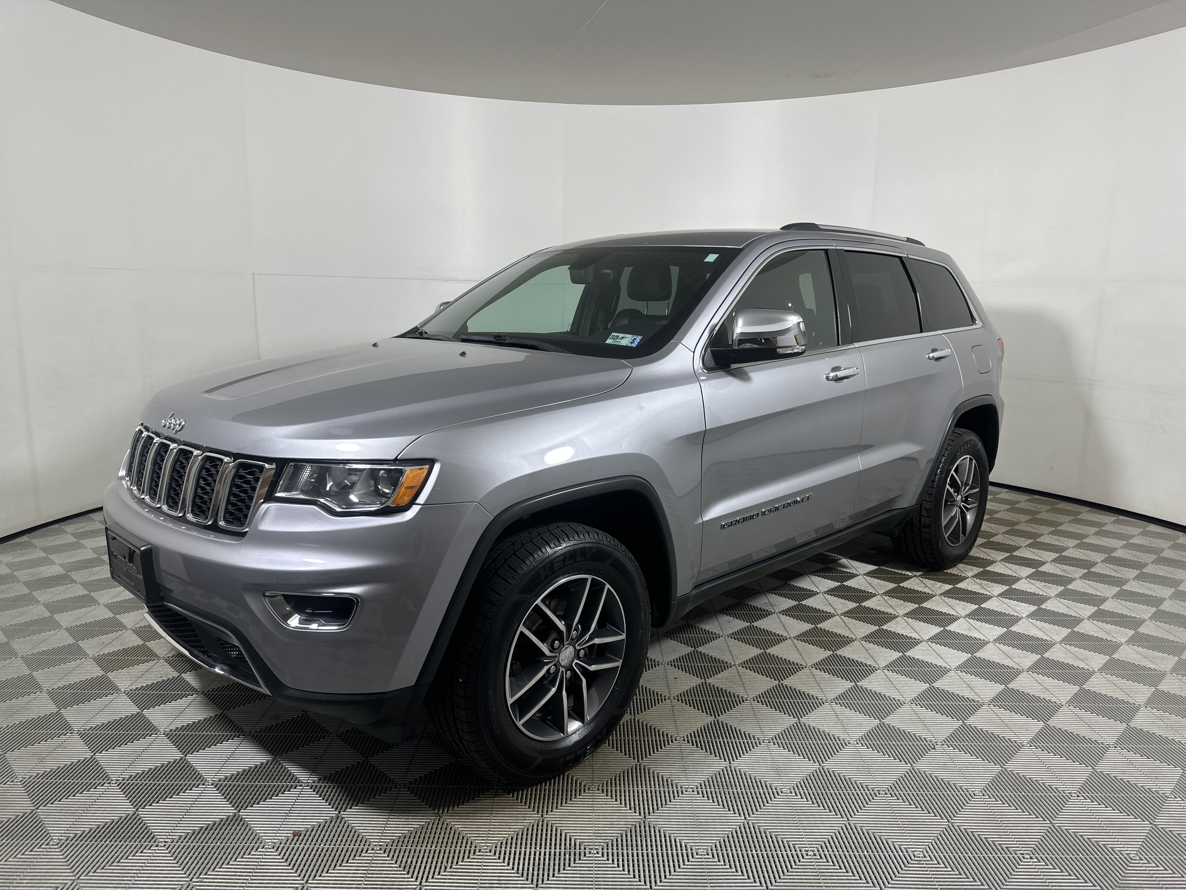Certified Used 2017 Billet Silver Metallic Clearcoat Jeep Limited image 3