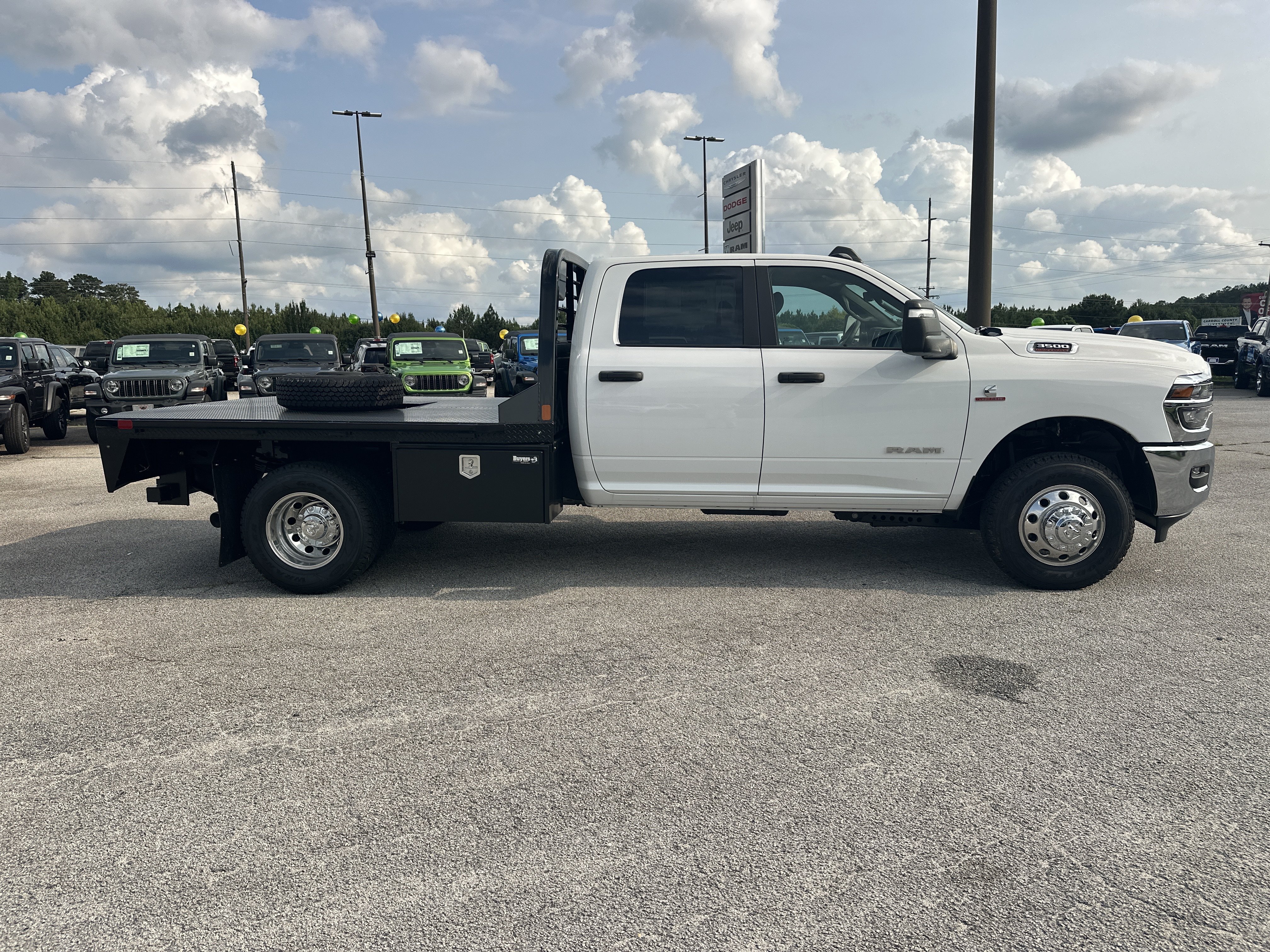 New 2026 Bright White Clear-Coat Exterior Paint RAM Big Horn image 9